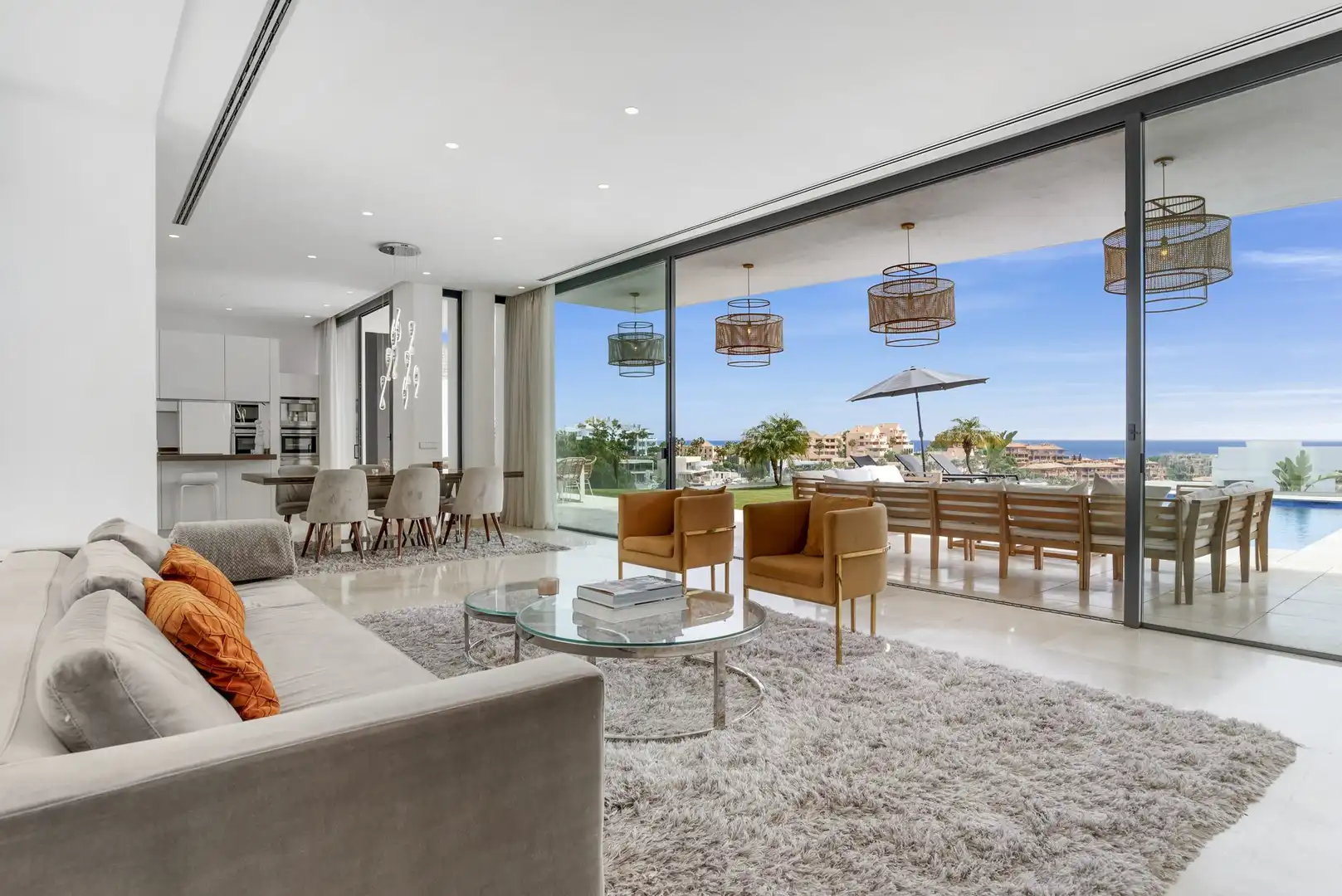 Sala d'estar de Casa o xalet en venda en Benahavís amb Aire condicionat, Jardí privat i Terrassa