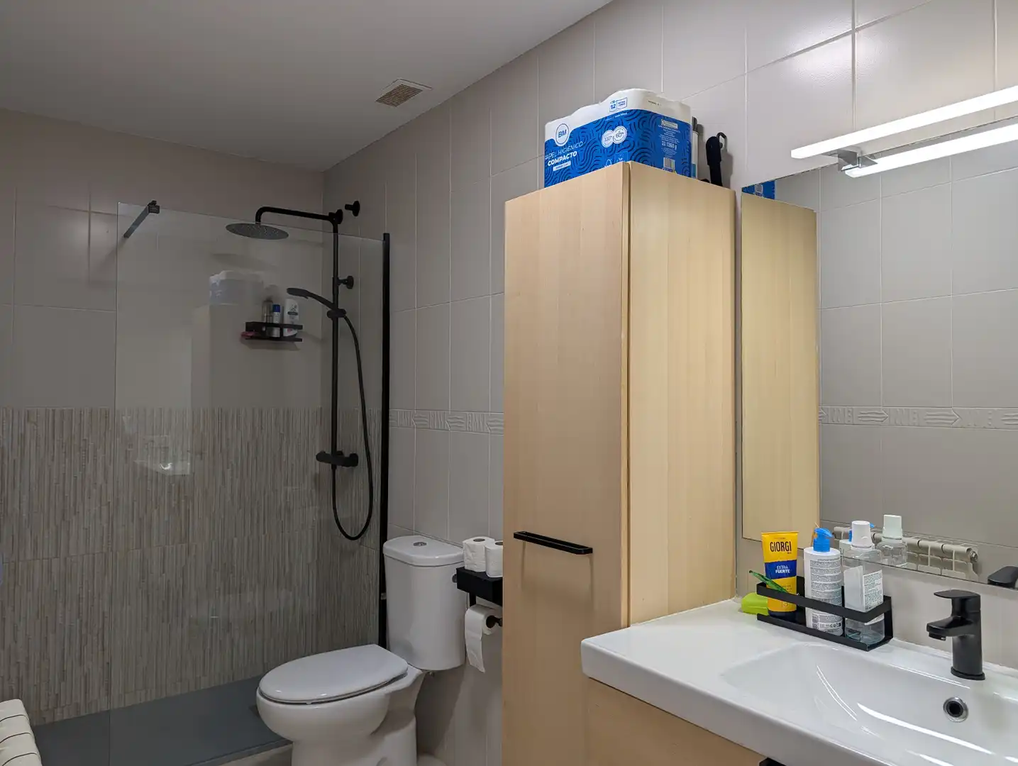 Badezimmer von Wohnungen zum Verkauf in Ezcaray mit Heizung, Möbliert und Balkon