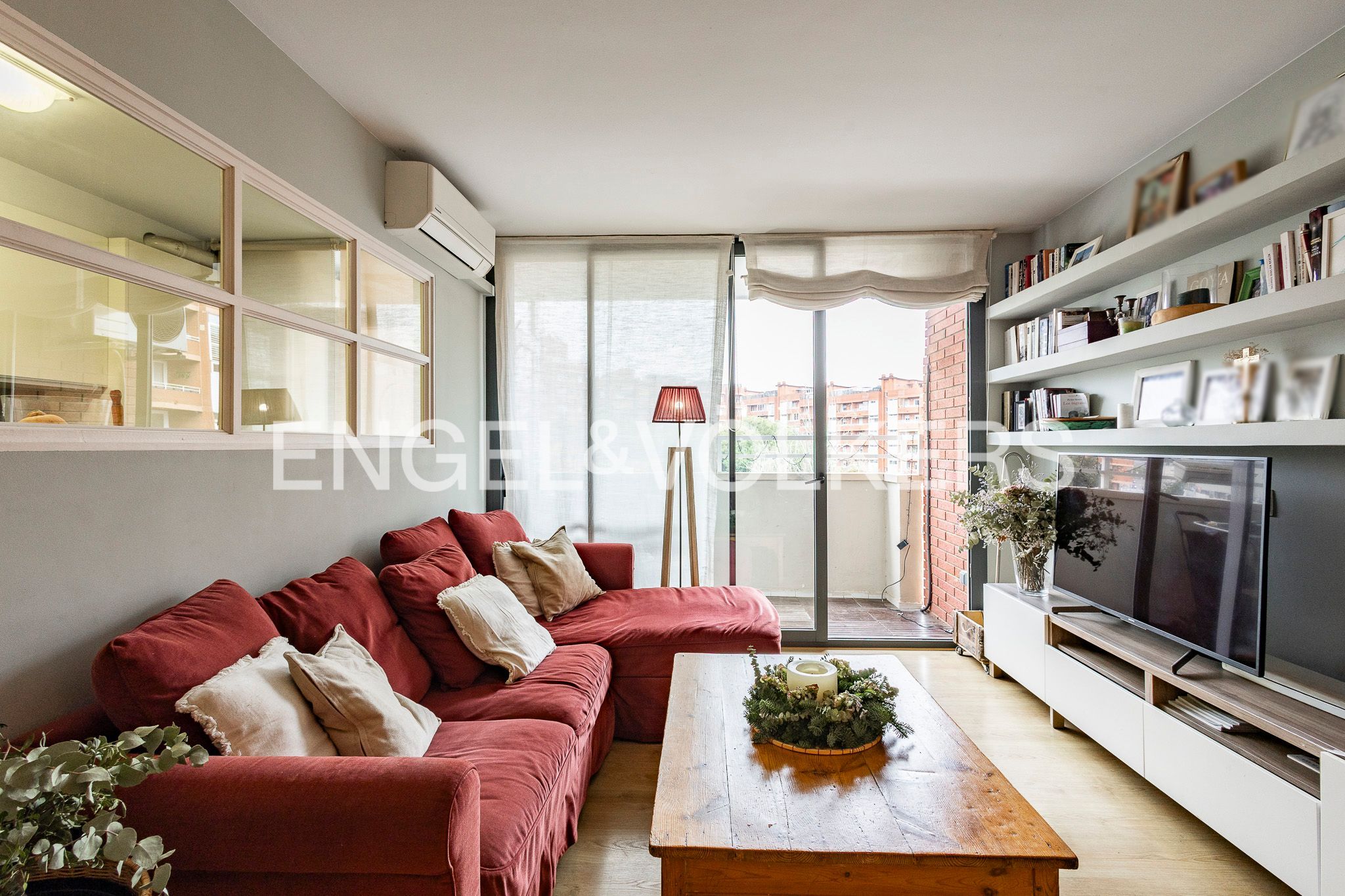 Sala d'estar de Apartament en venda en Sant Joan Despí amb Aire condicionat, Calefacció i Parquet