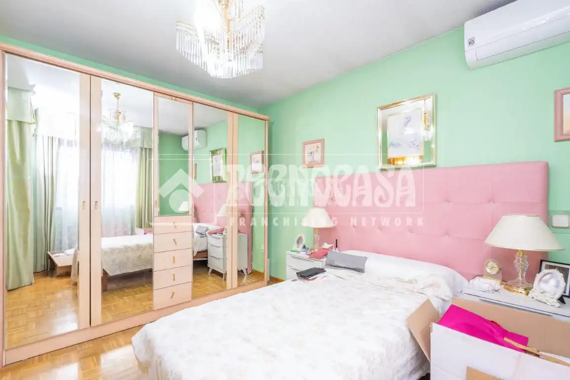 Habitación de Casa adosada en venta en Colmenar Viejo con Calefacción, Jardín privado y Terraza