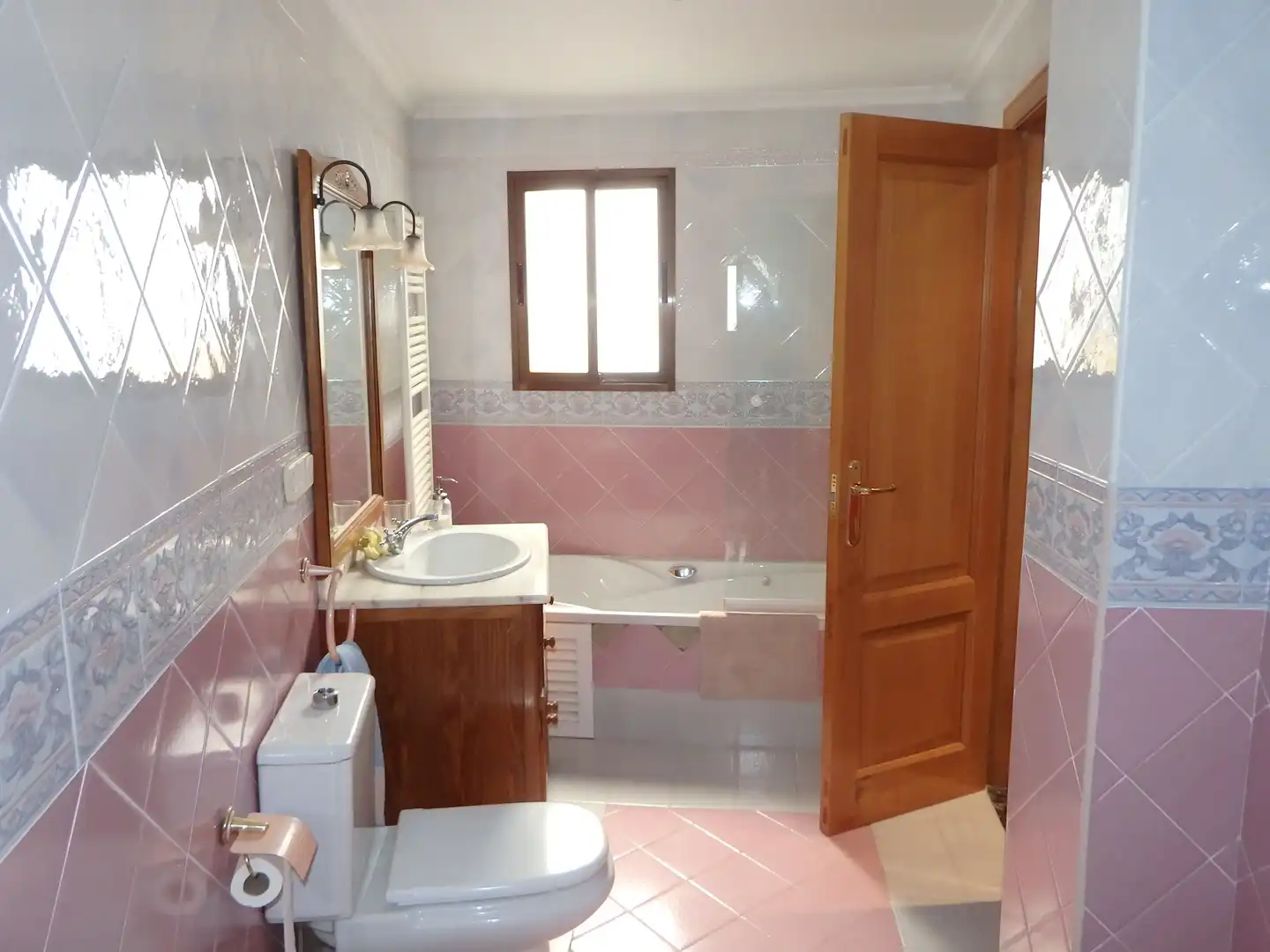 Bathroom of Houses for rent in Buñol  with Air Conditioner, Heating and Terrace