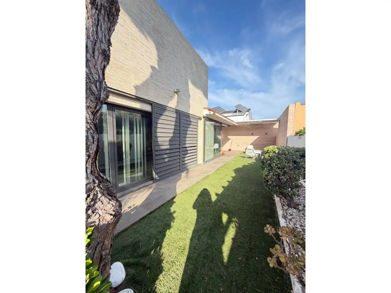 Jardí de Casa o xalet en venda en Chiclana de la Frontera amb Aire condicionat, Jardí privat i Terrassa