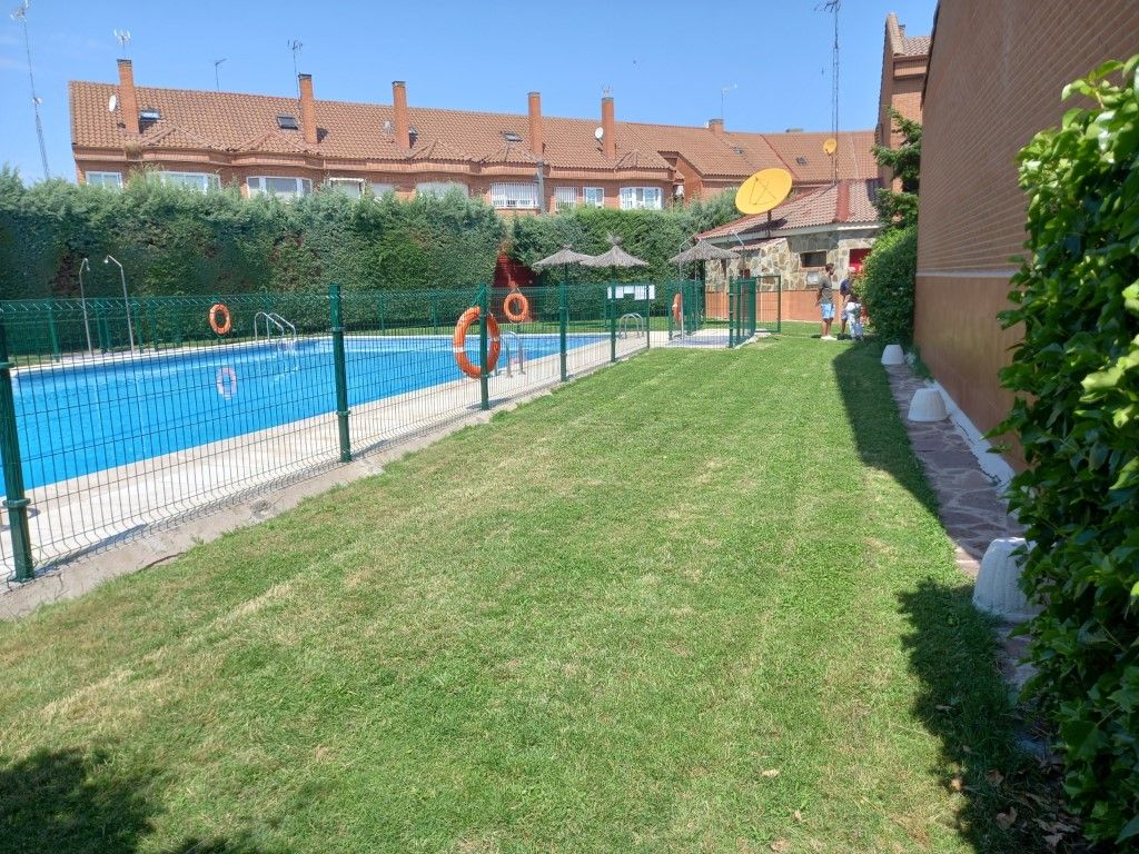 Single-family semi-detached for sale in El Pijorro
