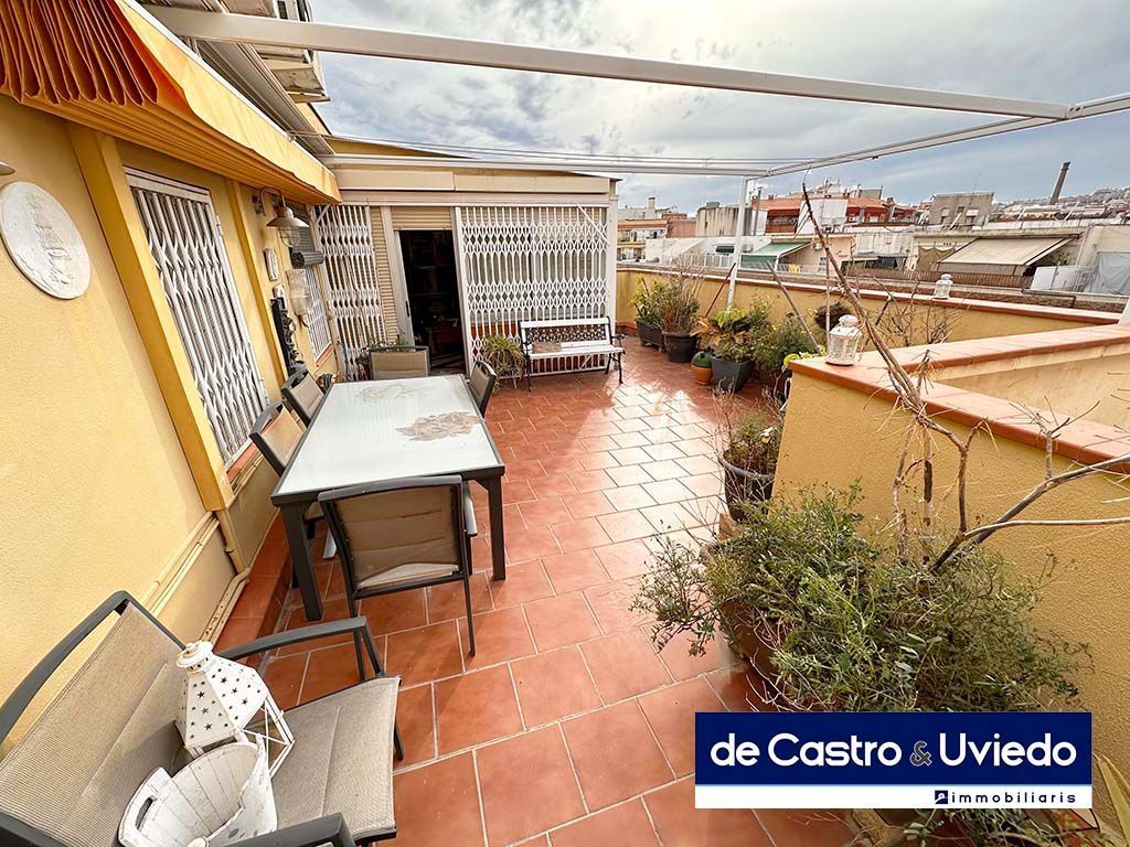 Exterior view of Attic for sale in  Barcelona Capital  with Air Conditioner, Heating and Terrace