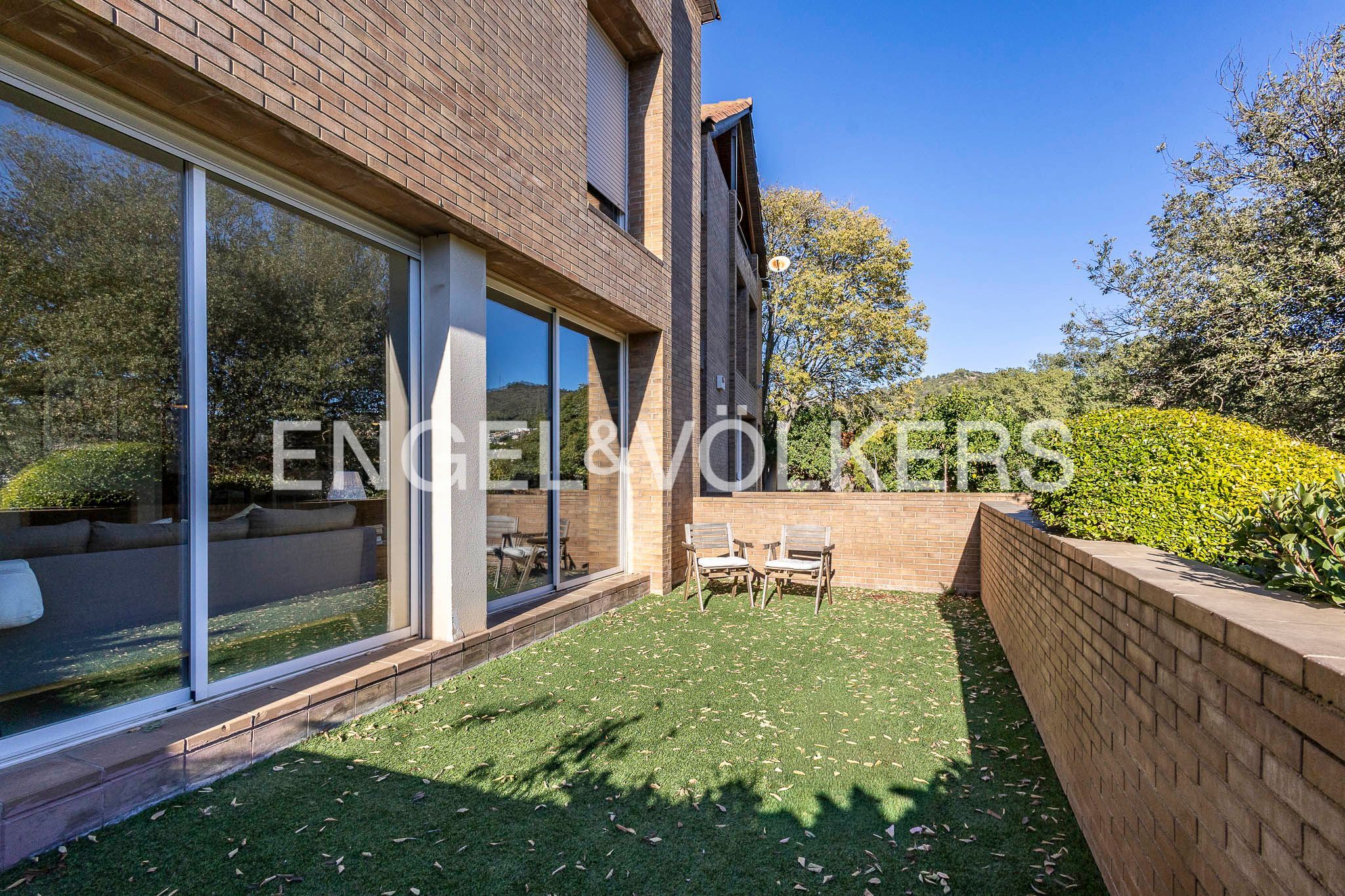 Terrassa de Casa adosada en venda en Sant Just Desvern amb Calefacció, Jardí privat i Traster