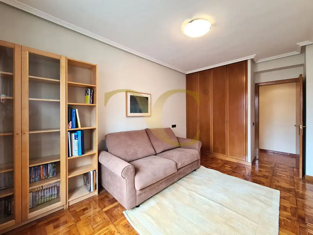 Bedroom of Flat for sale in Oviedo   with Heating