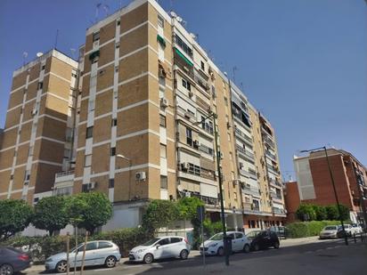 Exterior view of Flat for sale in  Sevilla Capital  with Air Conditioner