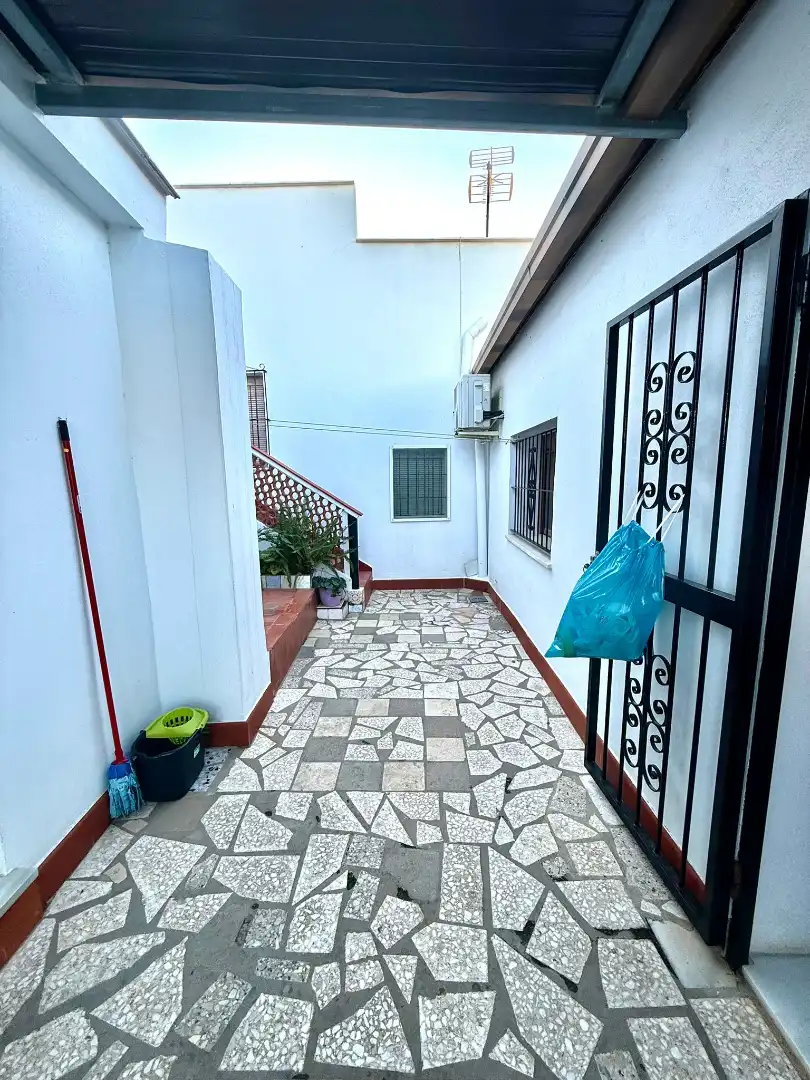 Außenansicht von Einfamilien-Reihenhaus zum Verkauf in Tarifa mit Terrasse