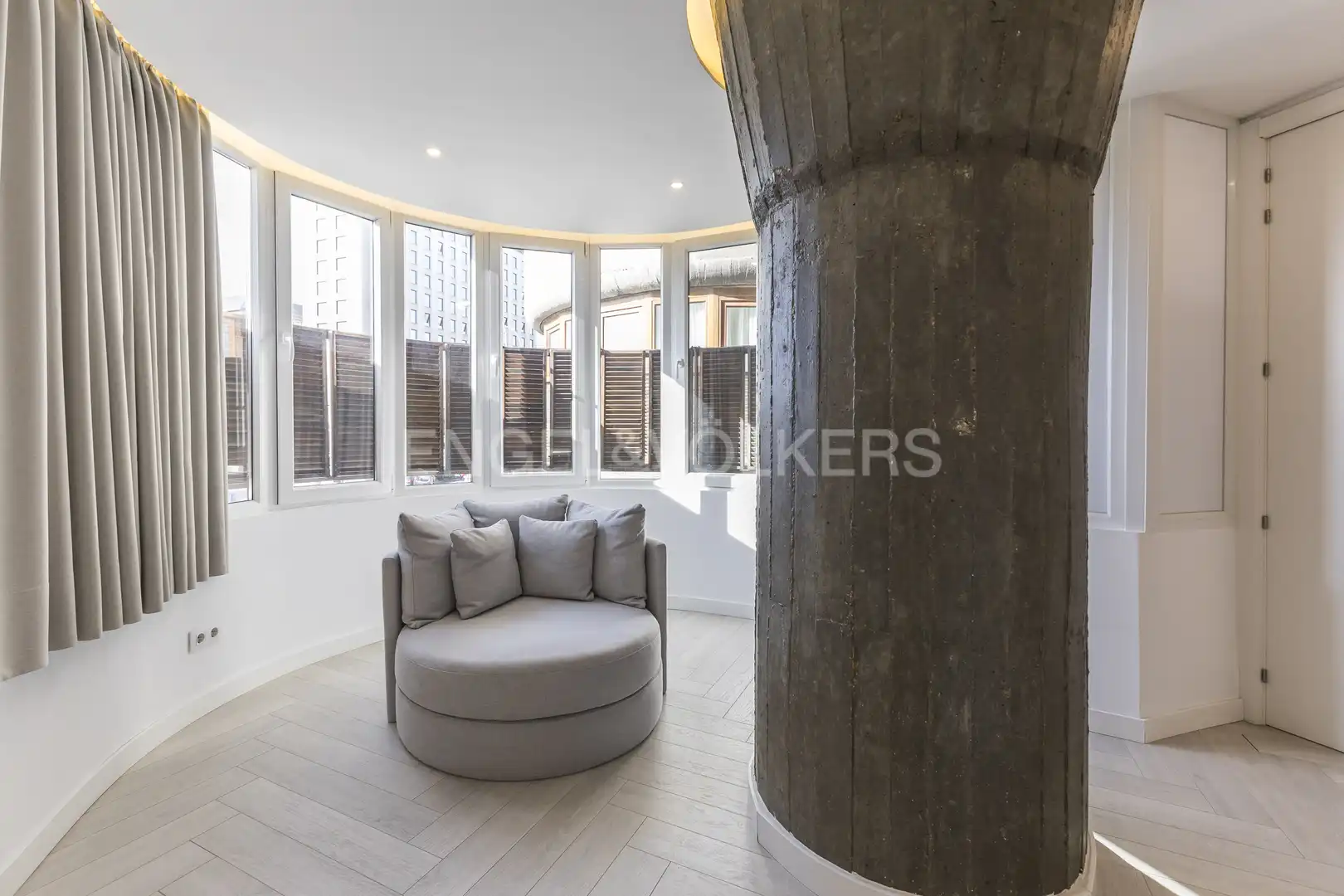 Living room of Flat for rent in Madrid  with Air Conditioner, Heating and Furnished