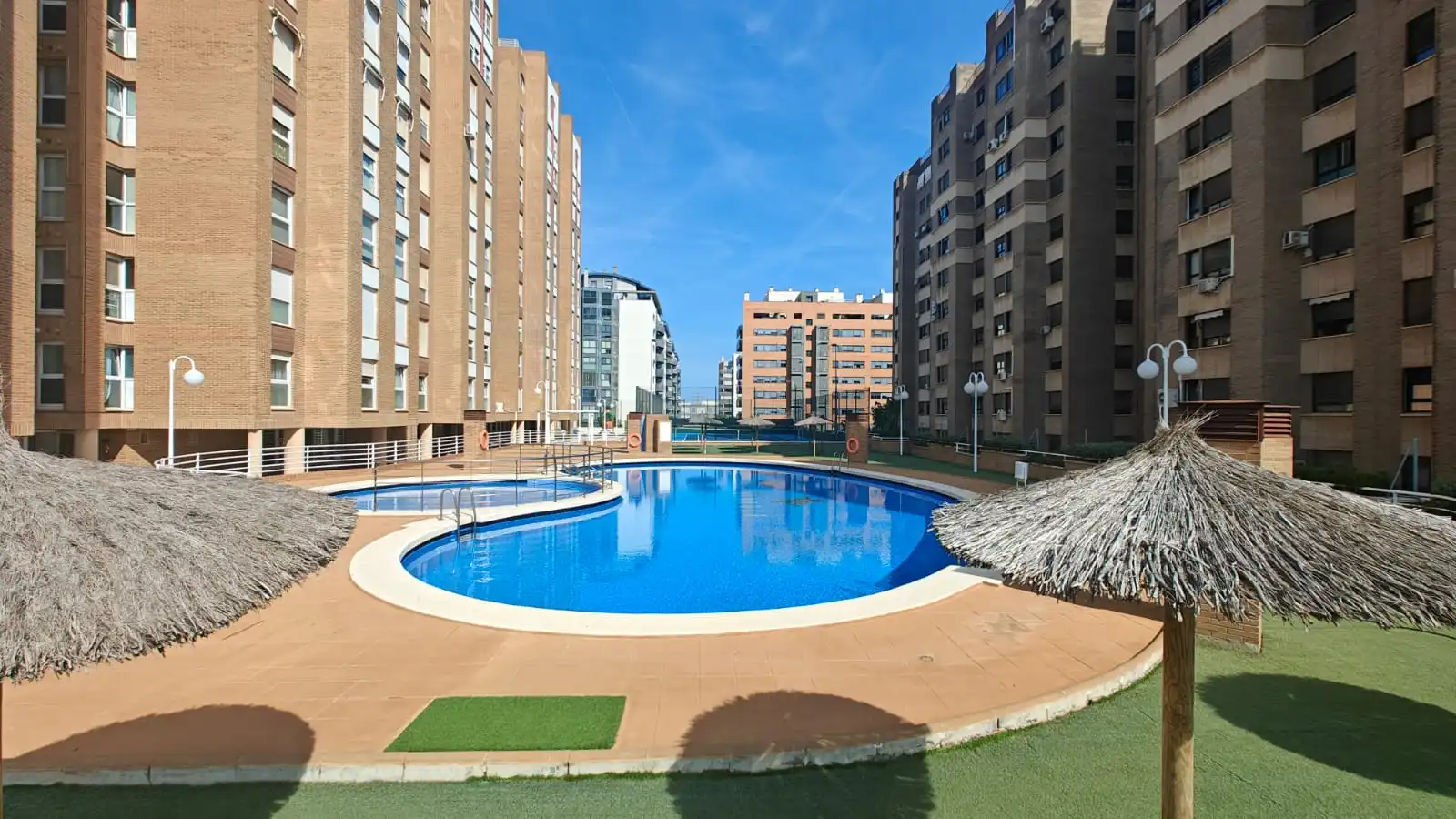 Swimming pool of Flat for sale in Valencia  with Air Conditioner, Furnished and Oven
