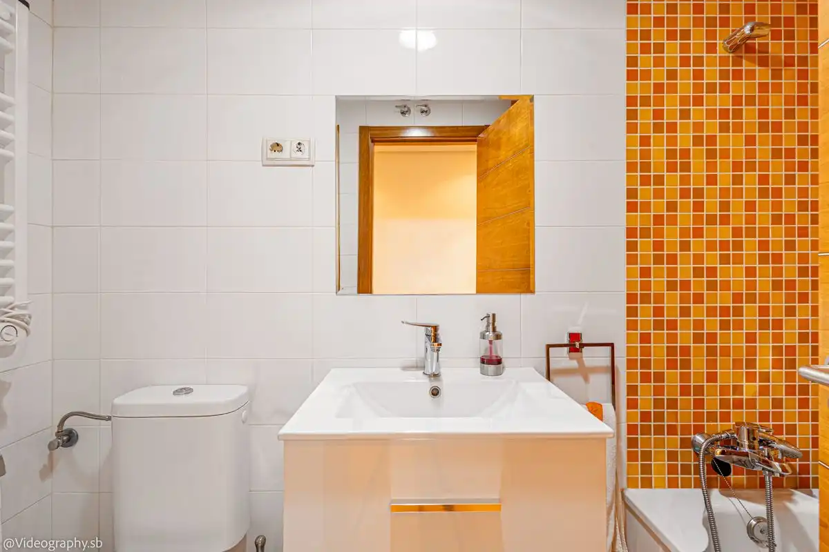 Baño de Piso en venta en Valdemoro con Calefacción, Terraza y Balcón