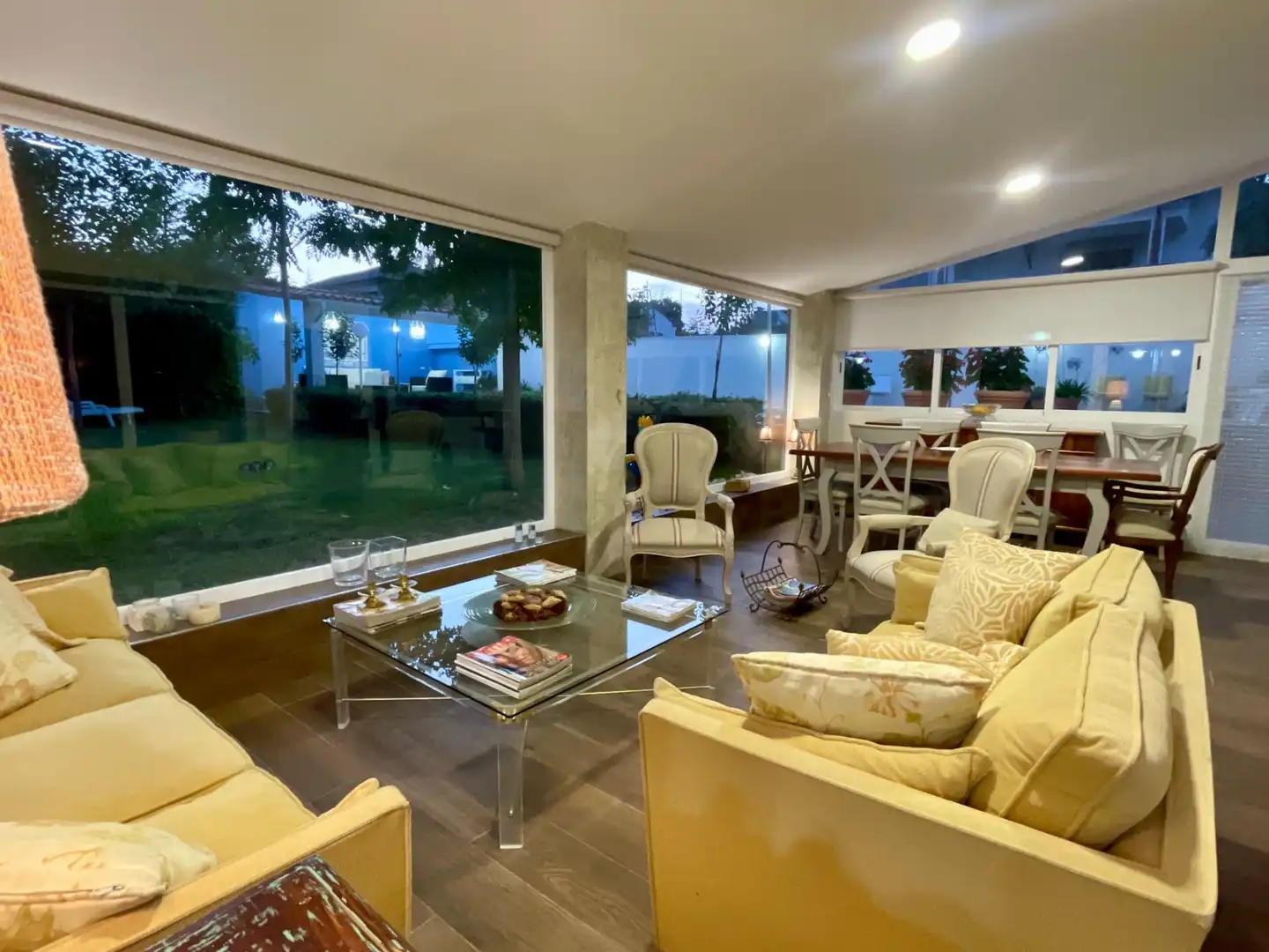 Sala d'estar de Casa o xalet en venda en Galindo y Perahuy amb Calefacció, Jardí privat i Terrassa