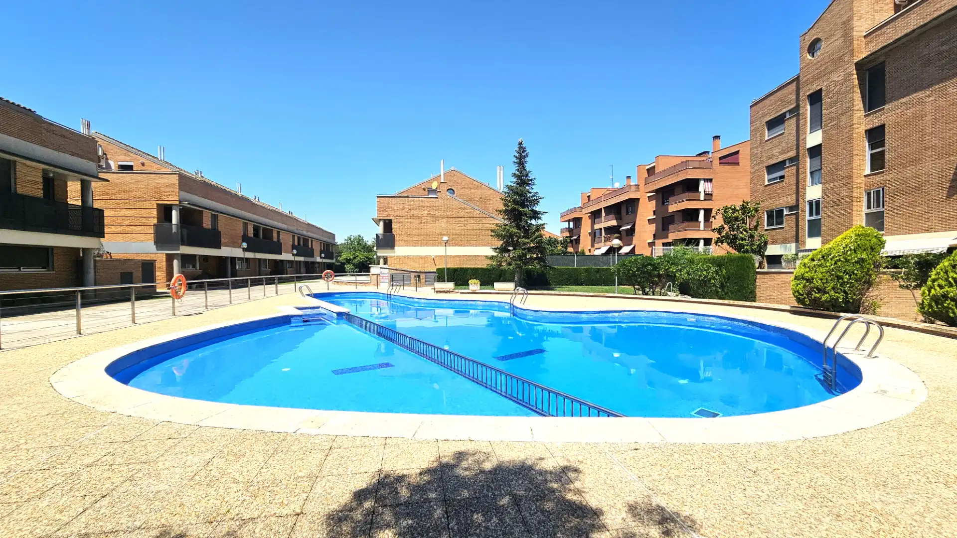 Piscina de Casa adosada en venta en Zaragoza con Aire acondicionado, Calefacción y Jardín privado