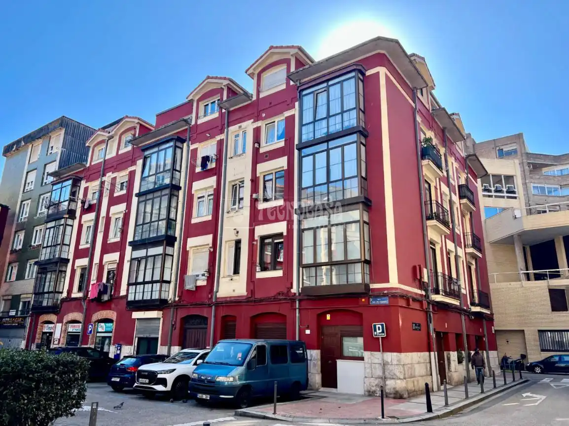 Vista exterior de Piso en venta en Santander