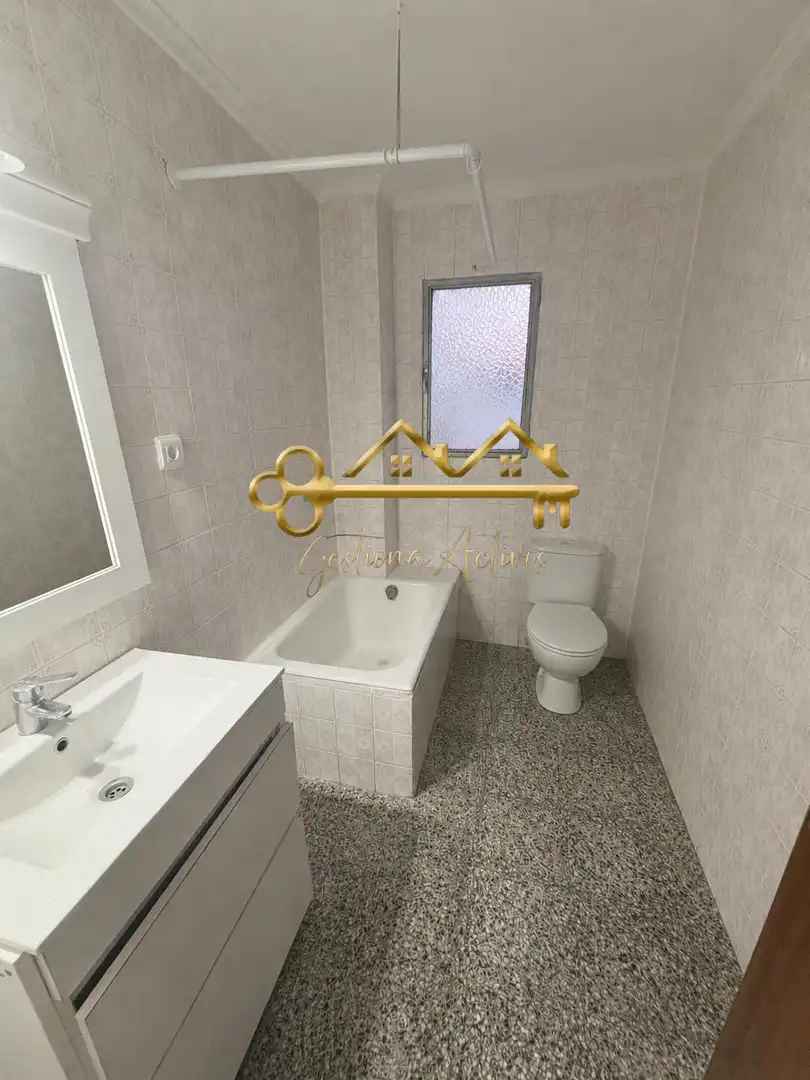 Baño de Piso en venta en Vallada con Balcón