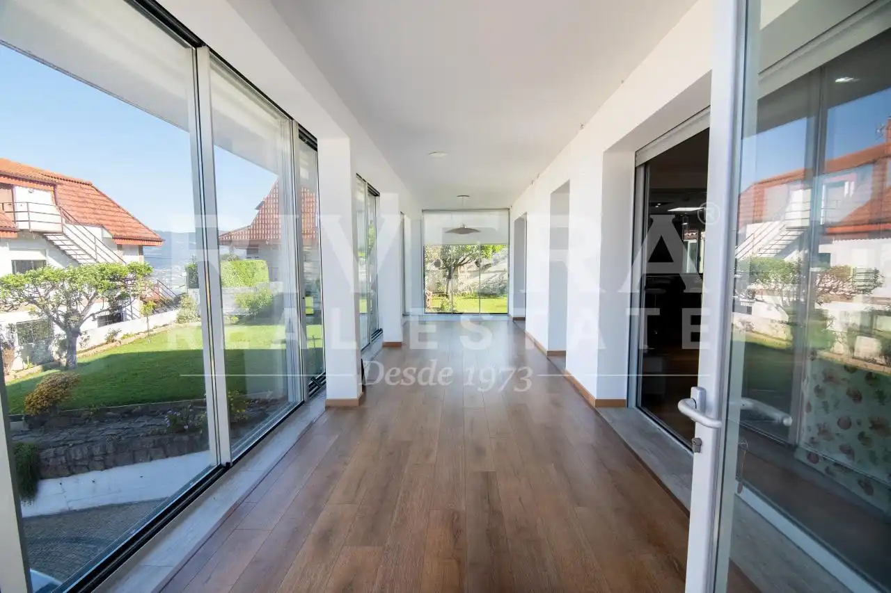 Terrassa de Casa o xalet en venda en Redondela amb Calefacció i Jardí privat