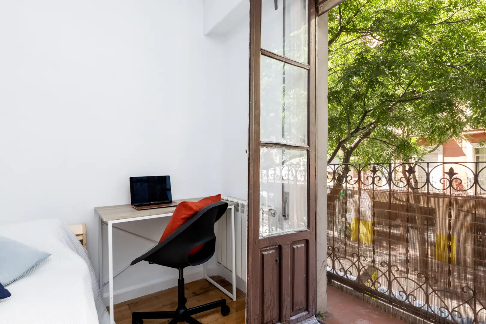 Terraza de Piso para compartir en Madrid con Amueblado, Horno y Lavadora