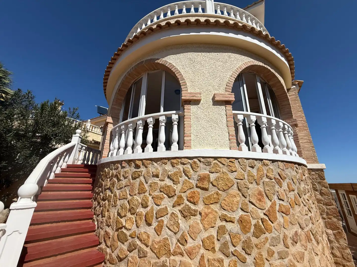 Vista exterior de Casa o xalet en venda en Monforte del Cid amb Aire condicionat, Calefacció i Jardí privat