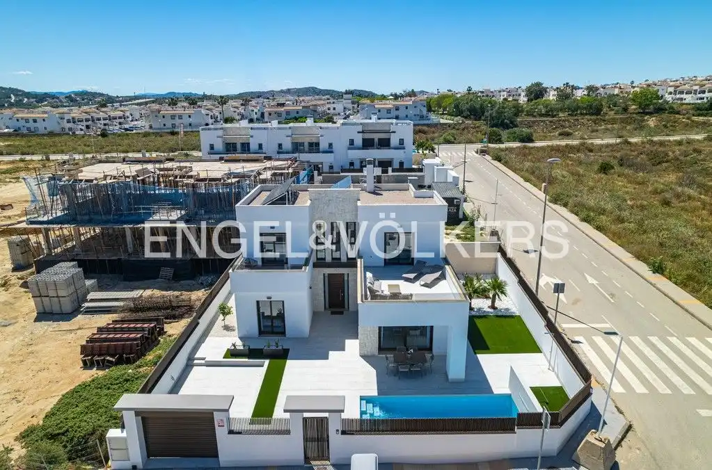 Casa amb terrassa en venda a Desamparados - Hurchillo - Torremendo