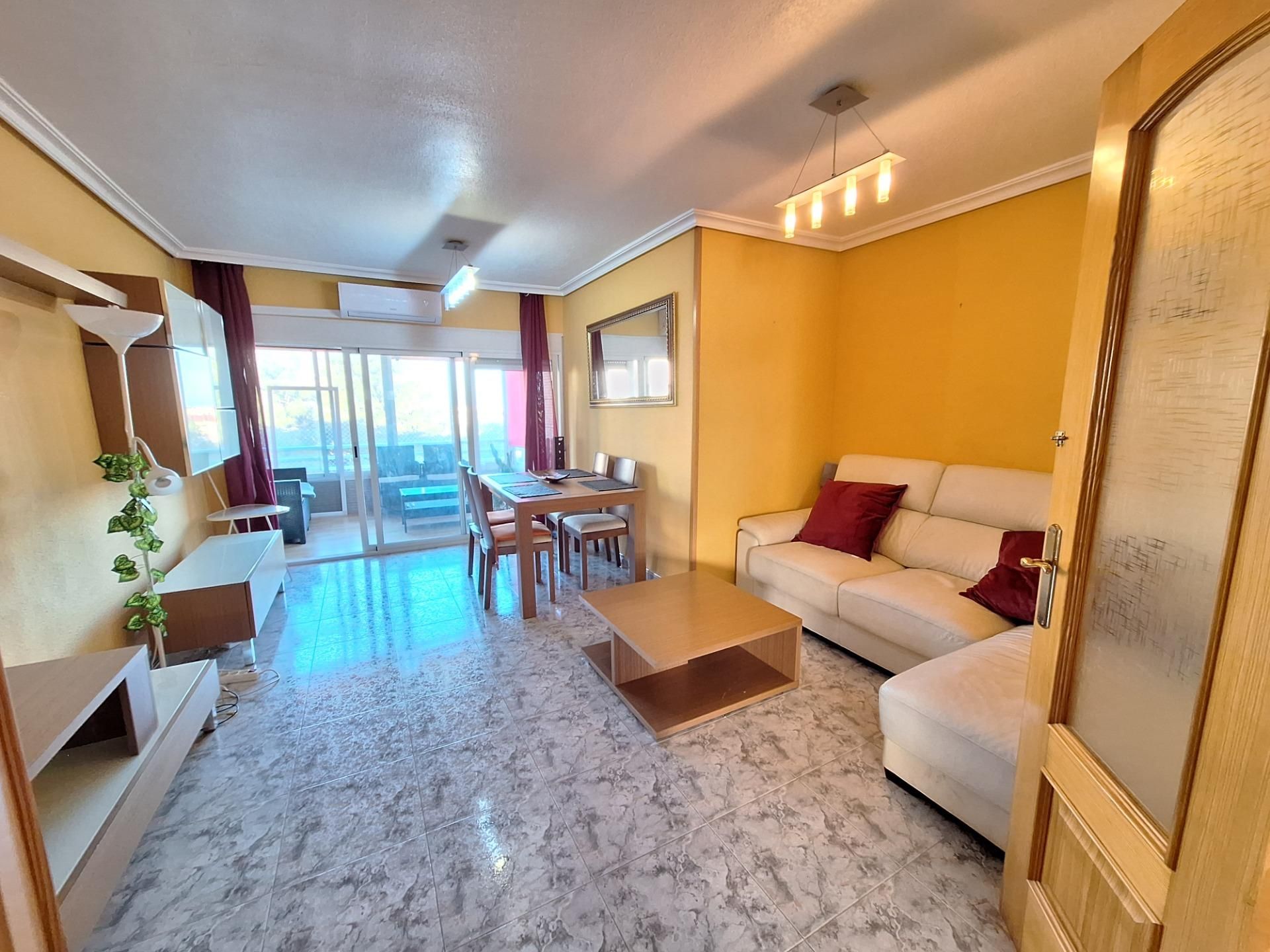 Vista exterior de Piso en venta en Alicante / Alacant con Aire acondicionado, Jardín privado y Terraza