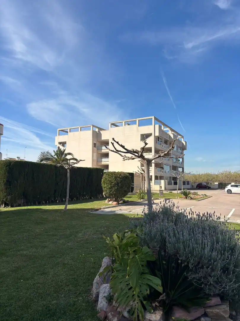 Vista exterior de Pis en venda en Sagunto / Sagunt amb Aire condicionat, Jardí privat i Terrassa