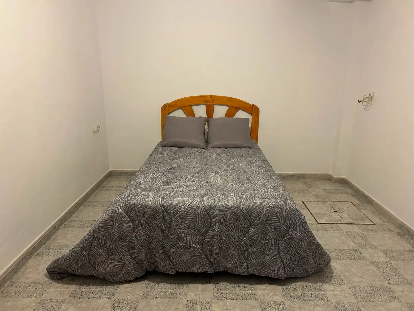 Habitación de Apartamento de alquiler en Algeciras con Calefacción, Terraza y Amueblado