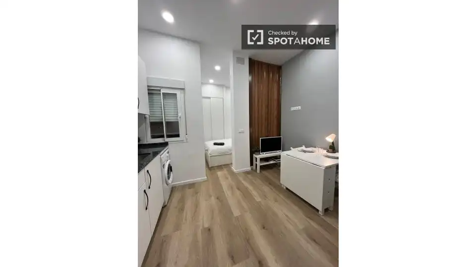 Dormitori de Apartament per a compartir en Madrid amb Aire condicionat, Calefacció i Terrassa
