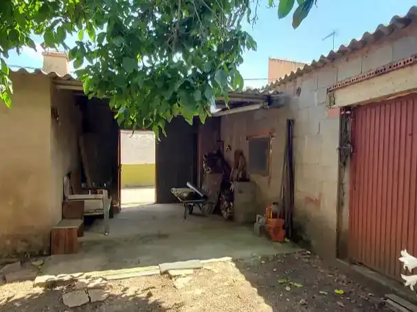Casa o xalet en venda en Pueblica de Valverde amb Balcó
