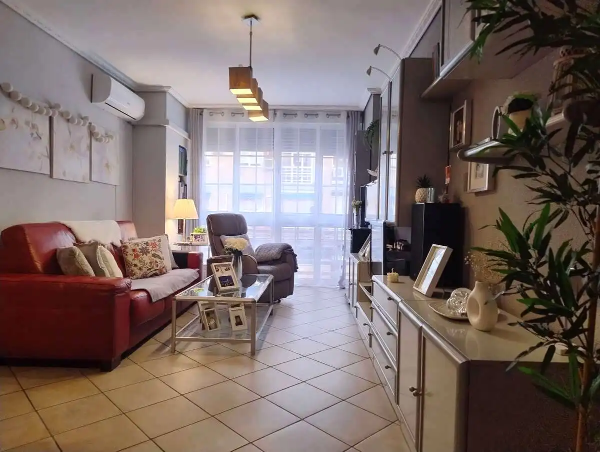 Living room of Flat for sale in Sevilla  with Air Conditioner and Balcony