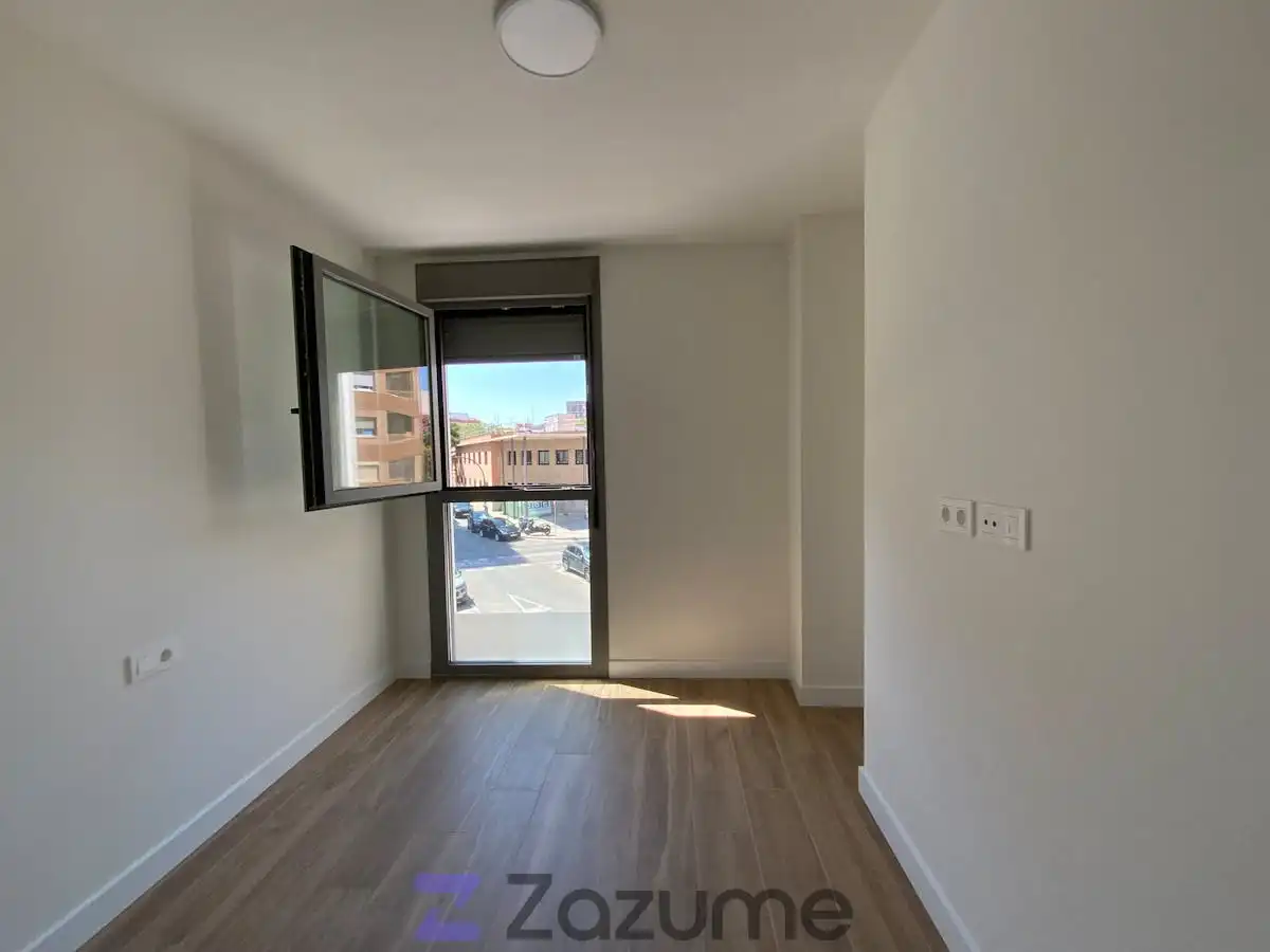Bedroom of Flat for rent in Valencia  with Air Conditioner, Heating and Private garden