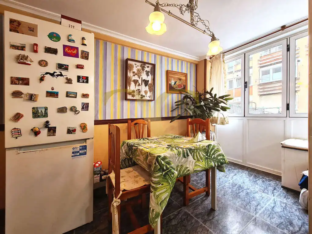Cocina de Piso en venta en Gijón  con Calefacción, Jardín privado y Trastero