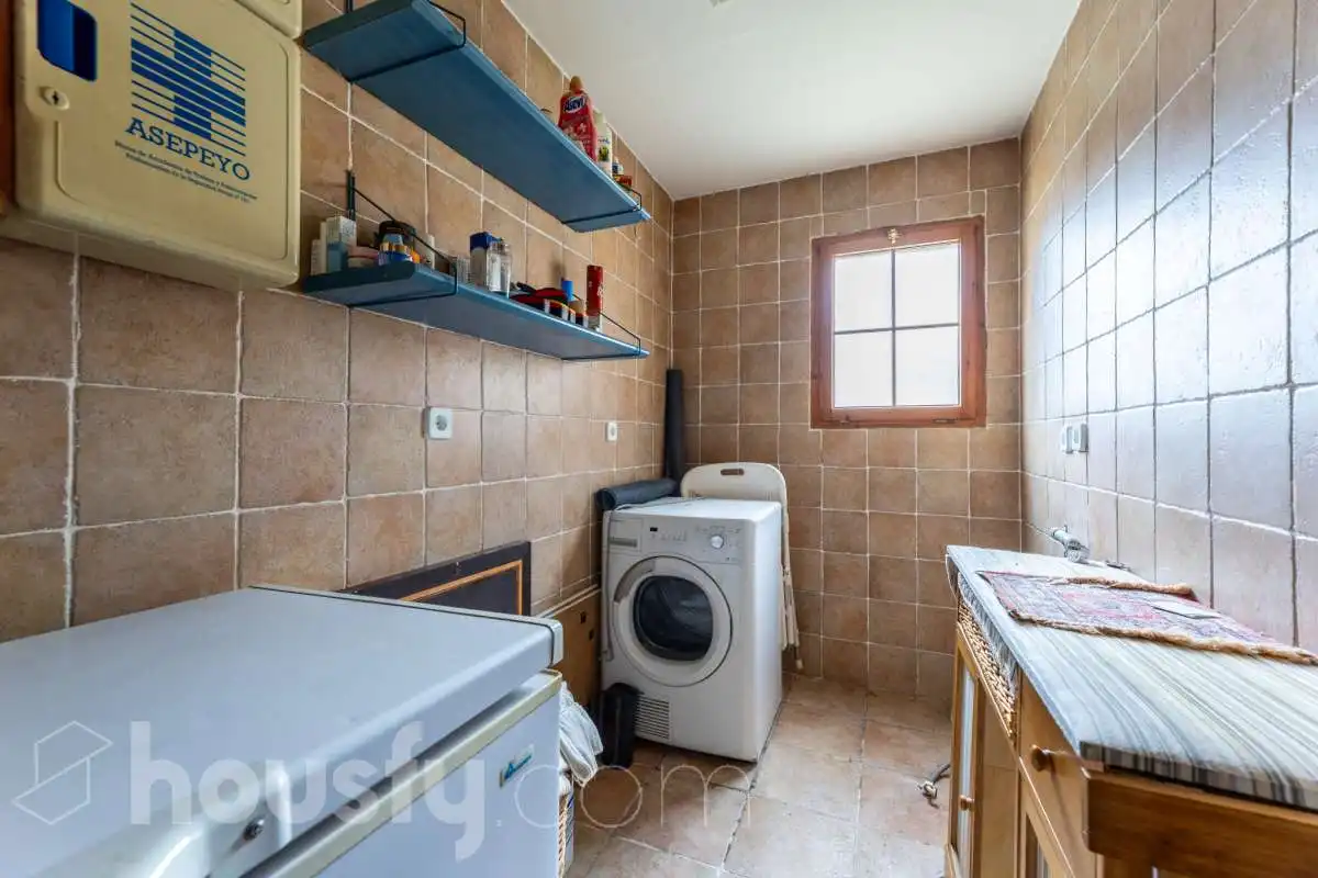 Cuina de Casa o xalet en venda en Torrelles de Foix amb Aire condicionat, Calefacció i Jardí privat