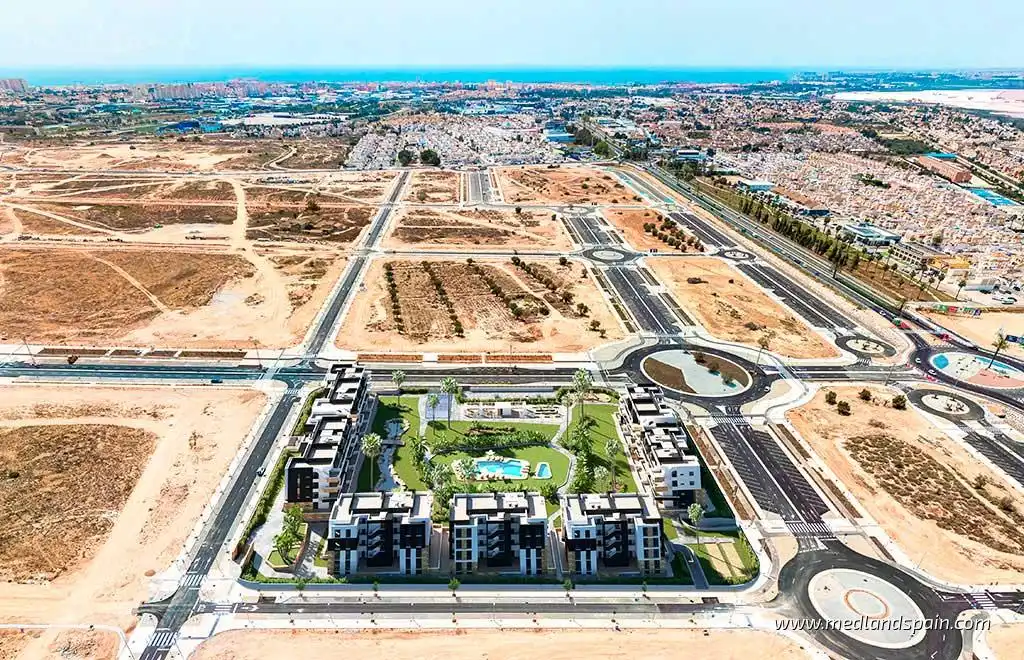 Apartamento con piscina en venta en Zona Carrefour - Urbanizaciones, imagen 13