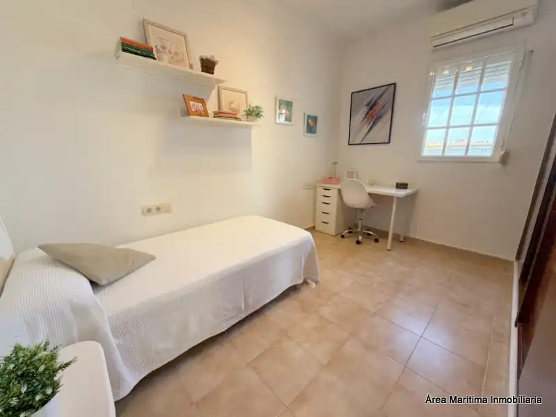 Schlafzimmer von Dachboden zur Miete in Valencia mit Klimaanlage, Heizung und Terrasse