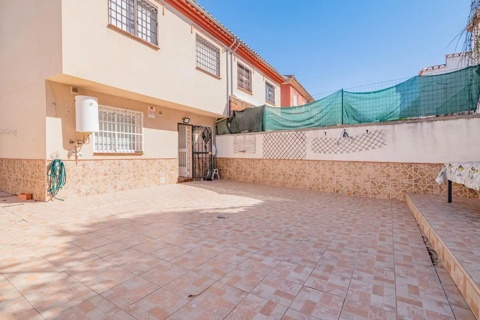 Casa aparellada amb terrassa en venda a Jun, imagen 14