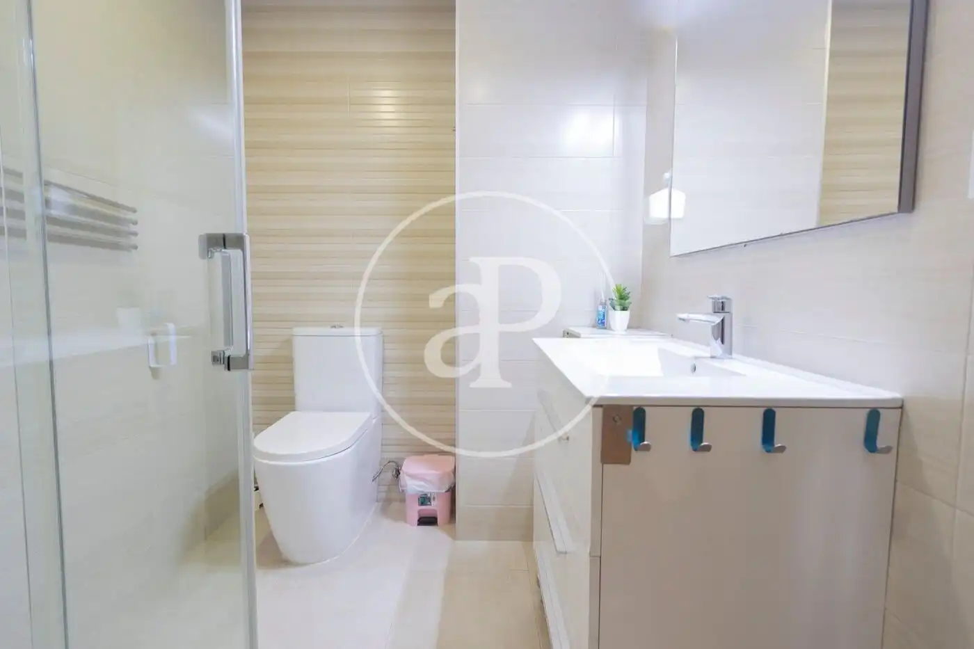 Baño de Piso de alquiler en Valencia con Aire acondicionado, Calefacción y Amueblado