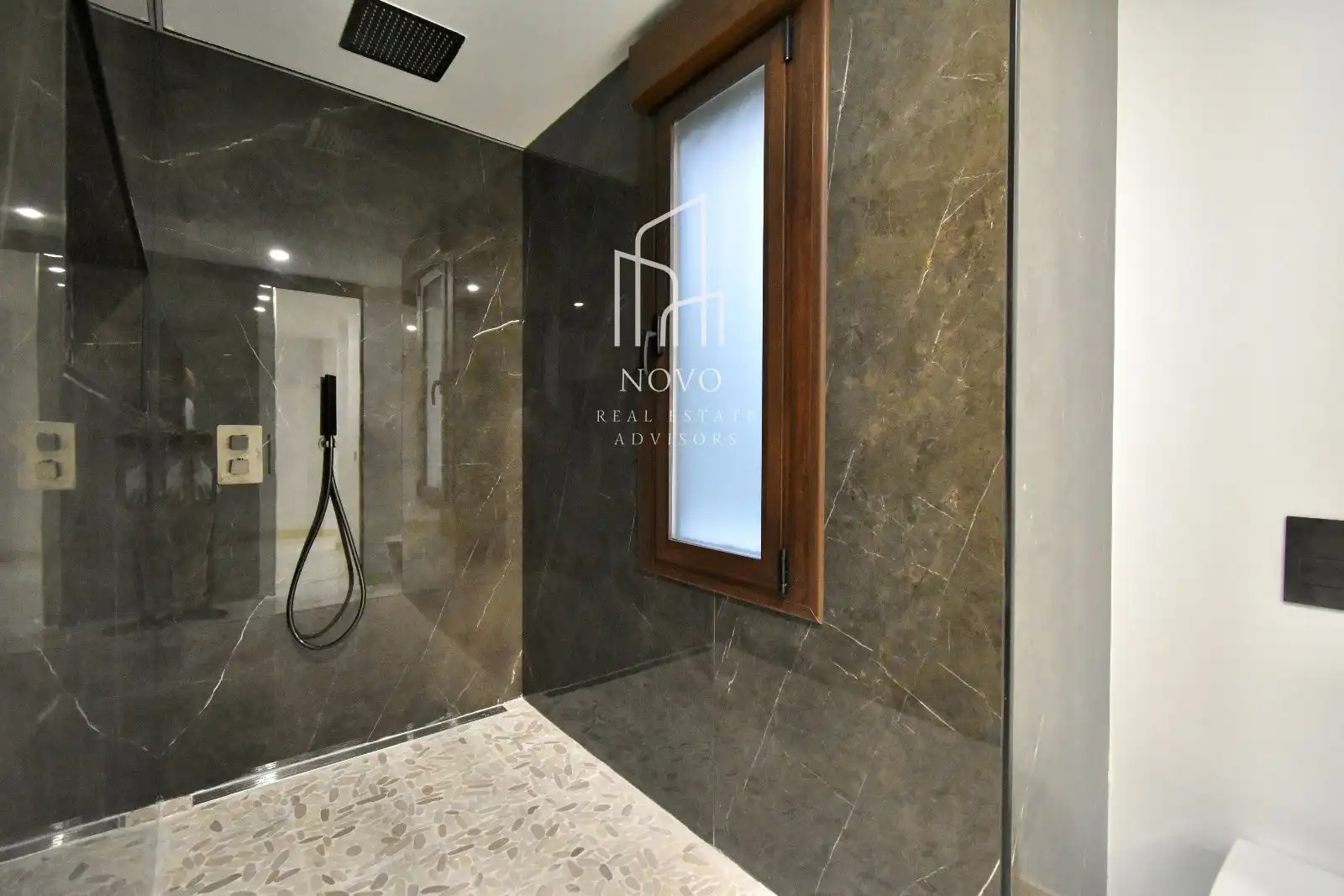 Baño de Piso en venta en Madrid con Calefacción, Horno y Lavadora