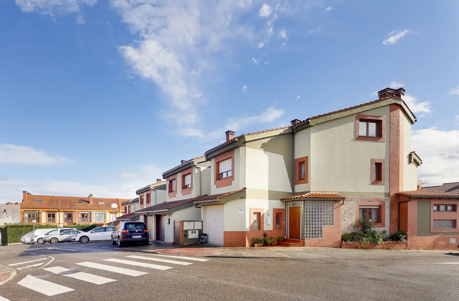 Vista exterior de Casa adosada en venta en Siero con Calefacción, Jardín privado y Parquet
