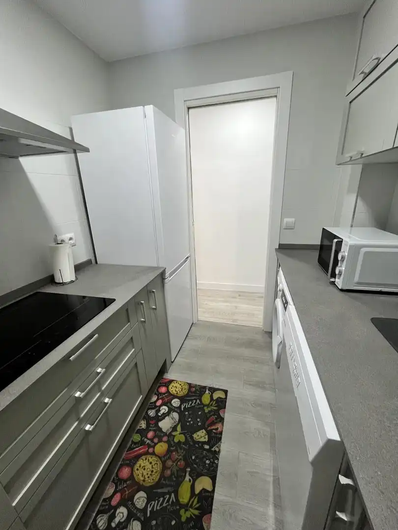 Cuina de Pis de lloguer en Plasencia amb Aire condicionat, Terrassa i Moblat