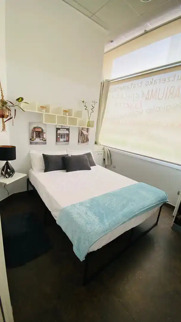 Schlafzimmer von Erdgeschoss zur Miete in Lekeitio mit Klimaanlage und Möbliert