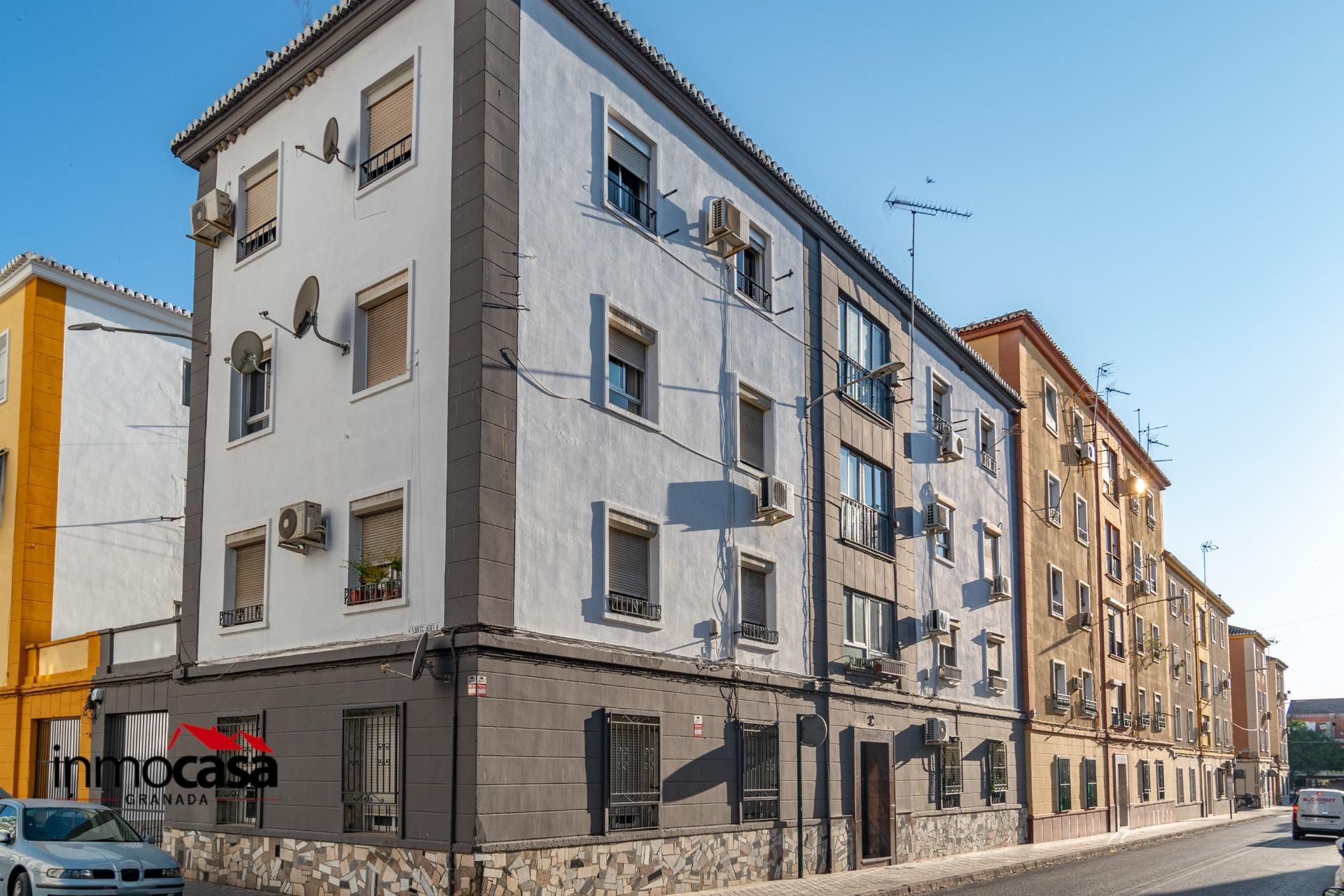 Vista exterior de Pis en venda en  Granada Capital amb Calefacció