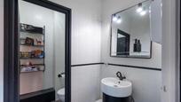 Bathroom of Planta baja for sale in  Madrid Capital  with Air Conditioner and Heating