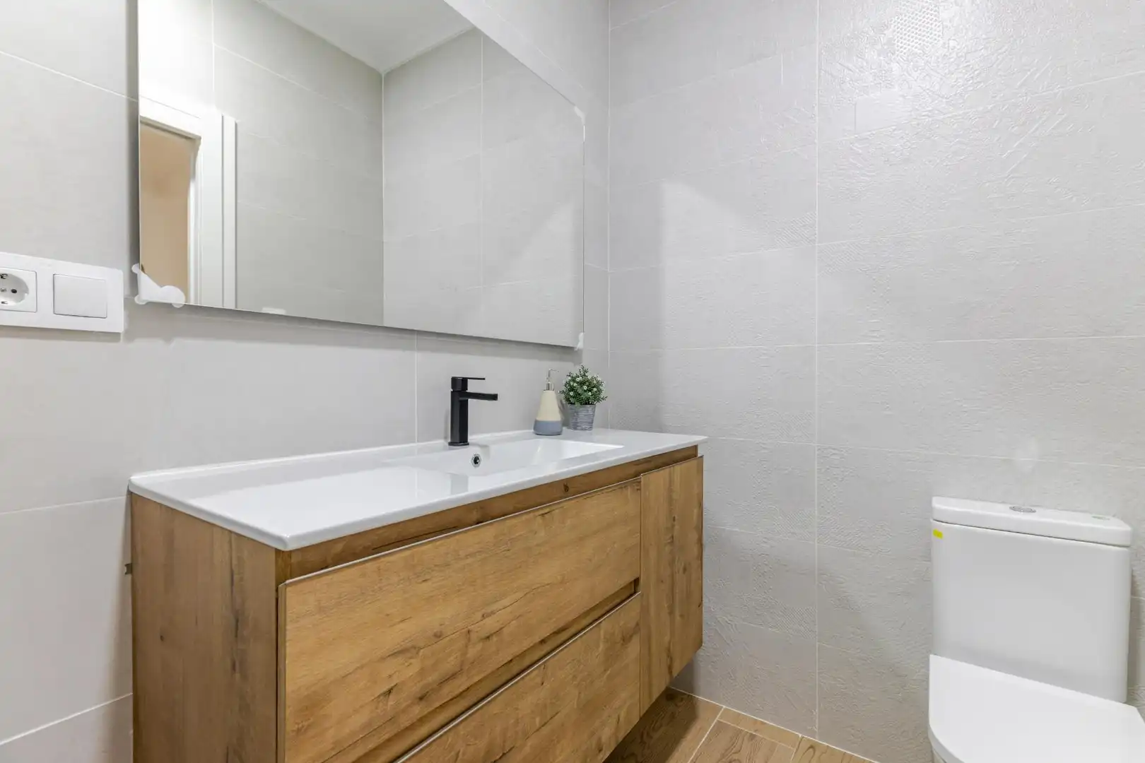 Baño de Planta baja en venta en Bonrepòs i Mirambell con Aire acondicionado