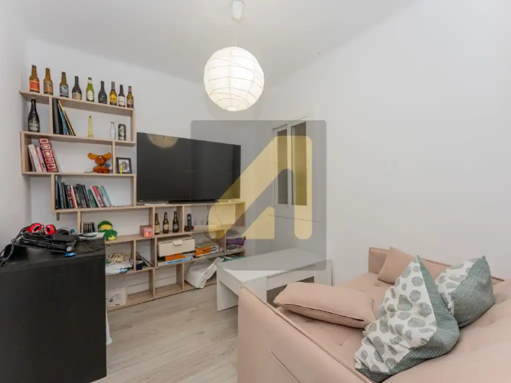 Sala d'estar de Apartament en venda en L'Hospitalet de Llobregat