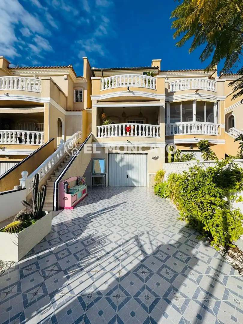 Vista exterior de Casa adosada en venta en Rojales con Aire acondicionado, Calefacción y Jardín privado