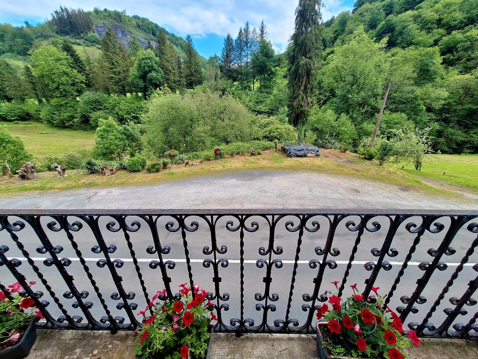 Außenansicht von Country house zum verkauf in Azpeitia mit Terrasse, Abstellraum und Möbliert
