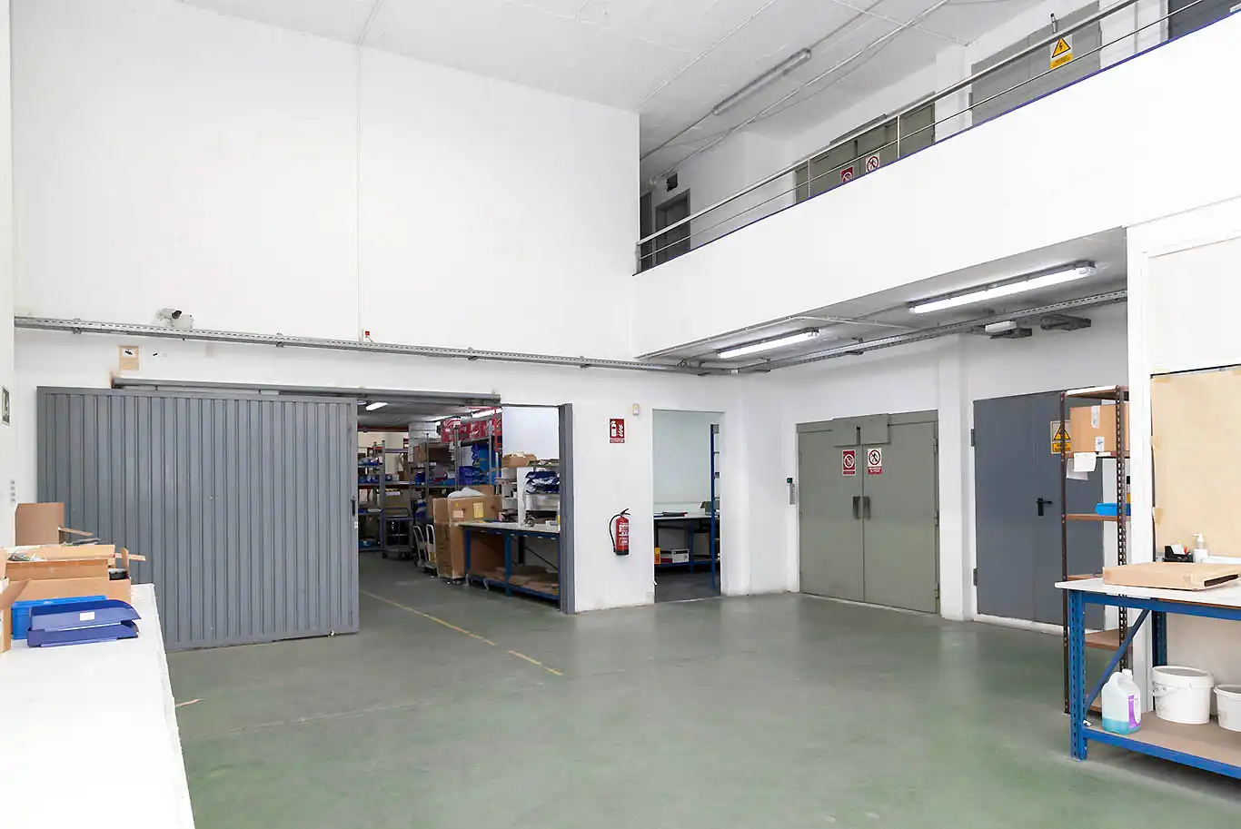 Nave industrial en venta en Molins de Rei con Alarma