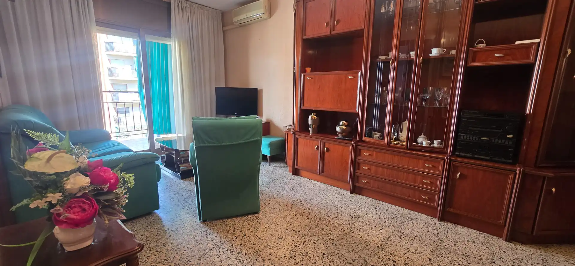Sala de estar de Piso en venta en Santa Coloma de Gramenet con Aire acondicionado, Calefacción y Horno