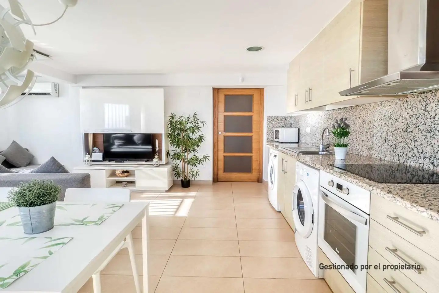 Cocina de Planta baja en venta en Castell d'Aro, Platja d'Aro i s'Agaró con Aire acondicionado y Amueblado