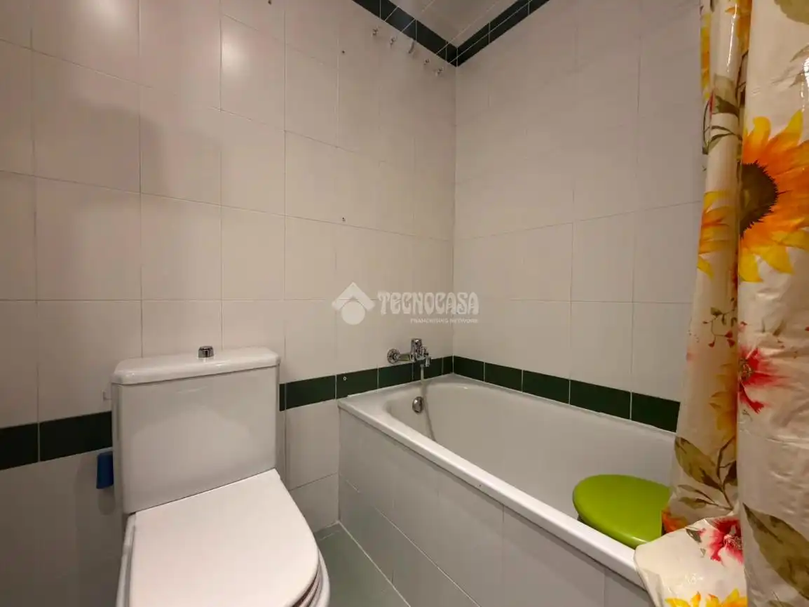 Bany de Pis en venda en Madrid amb Calefacció i Piscina comunitària